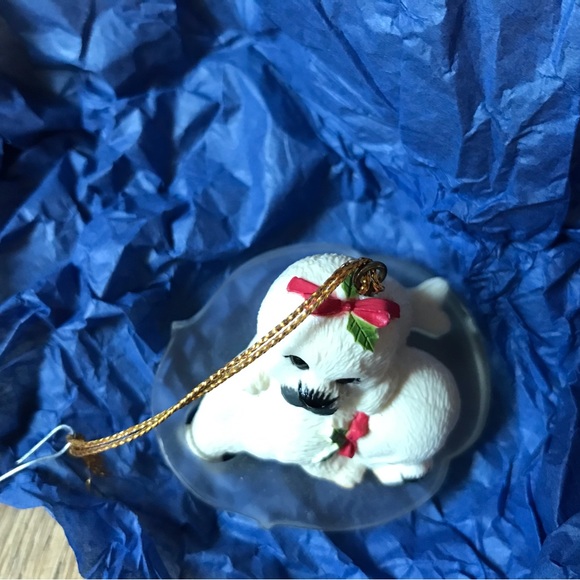 1993 Adorable baby harp seals hanging ornament with original box. - Picture 3 of 5